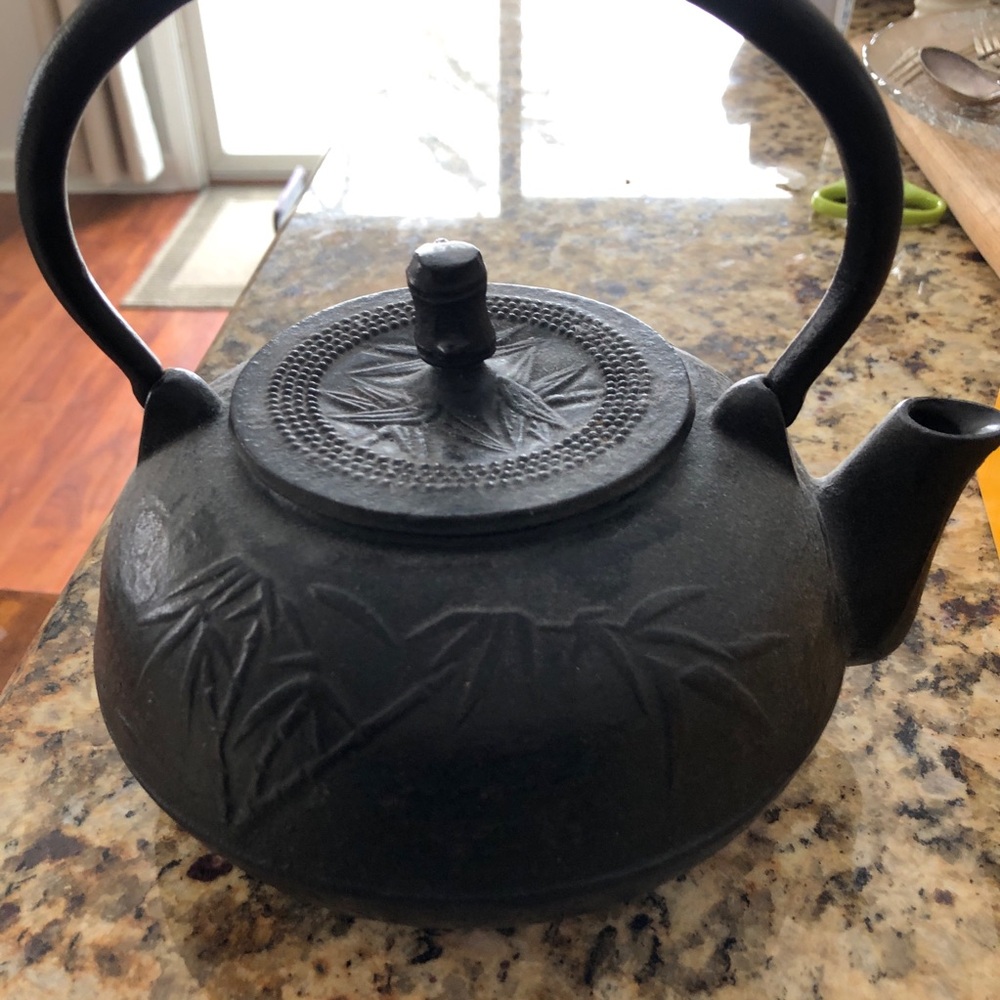 Classic Black Cast Iron Teapot with Bamboo Relief - Elegant Brewing